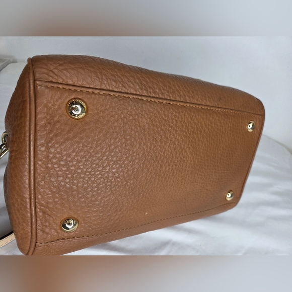 Michael Michael Kors aprox 11" X 9"inch- Tan Leather Gold Hardware Satchel - Picture 4 of 15